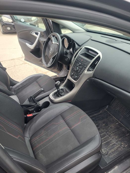 Vând Opel Astra Sports Tourer 2012 2.0Diesel 165cai