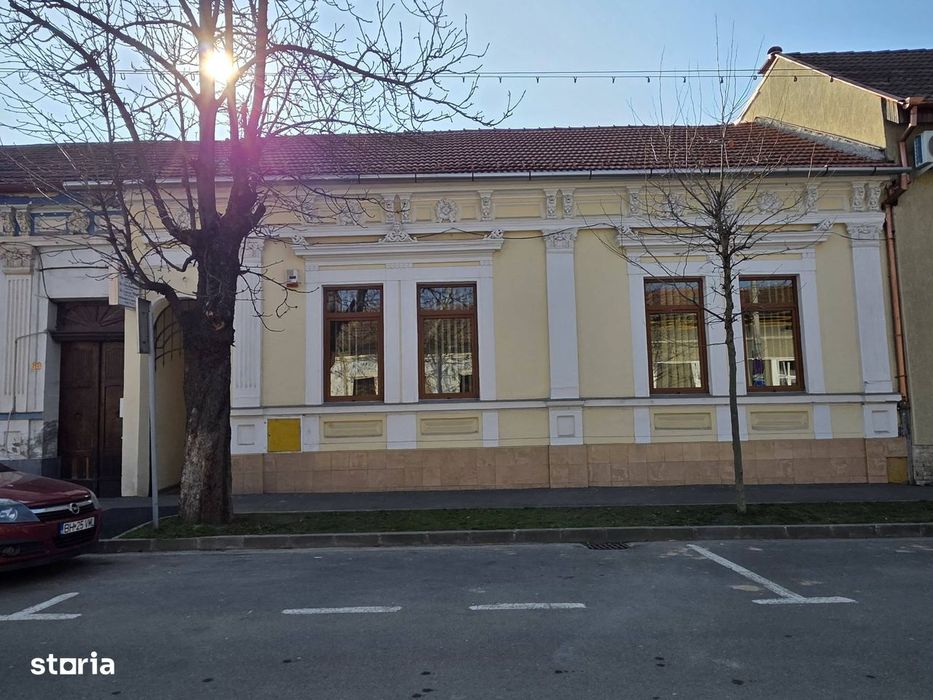 De vânzare proprietate versatilă, central, strada Mihai Eminescu