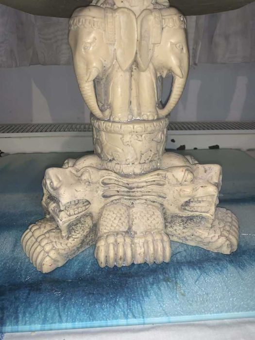 Pedestal din praf de marmura