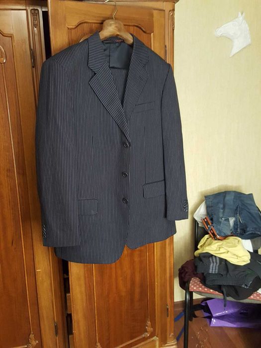 Продам костюм классический  "Daniel hechter"
