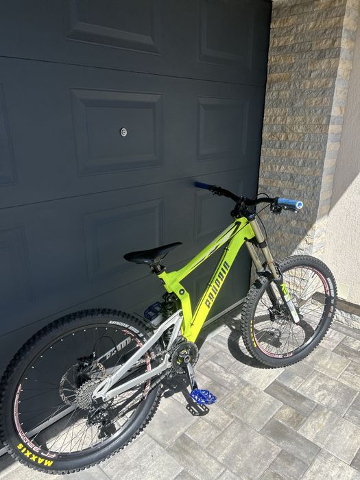 Propain rage ( nu canyon , yt tues , trek,santa cruz,cube,specialized)