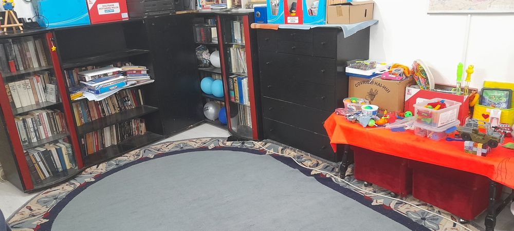 Мебели - библиотека,шкаф с чекмеджета и маса с табуретки