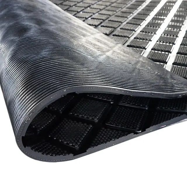 Covor din cauciuc pentru grajd animale (bovine, porcine)