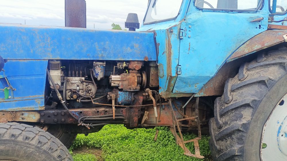 МТЗ 80 трактор .