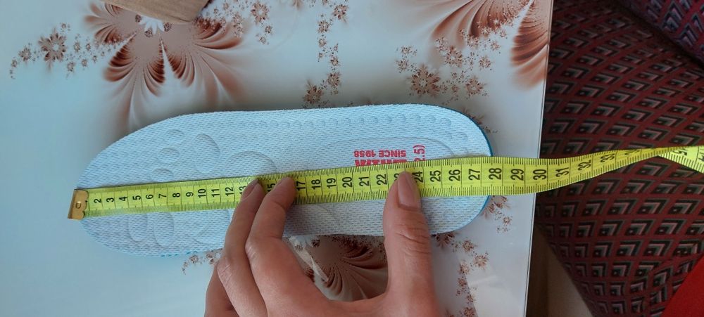 Кроссовки продам