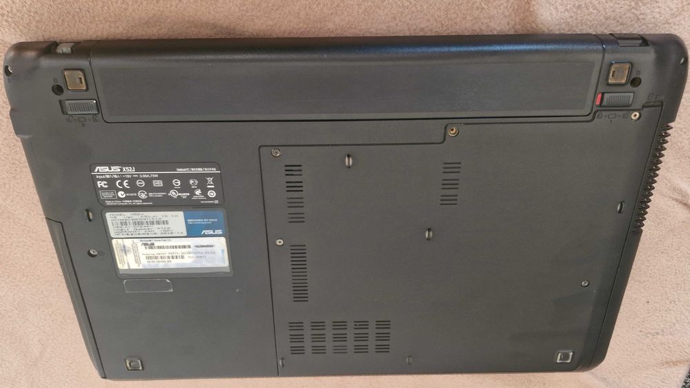 Laptop ASUS X52JU | Intel Core i3 | 4 GB RAM | HDD 500 GB | 15.6" | Funcțional | Pentru office / piese