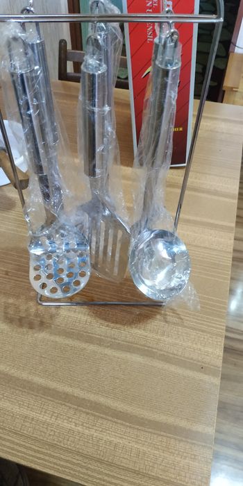 Два кухонных набора,с подставкой