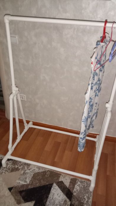 Продаю вешалку для одежды