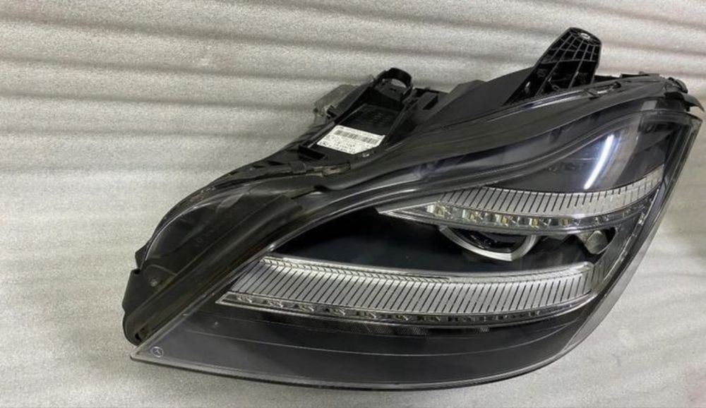 Мерцедес CLS W218 фарове оборудвани