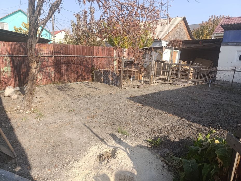 Продам два дома на одном участке