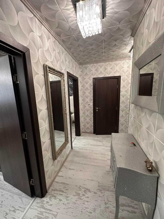 Луксозно обзаведен Тристаен апартамент с 2 паркоместа , ж.к. Левски