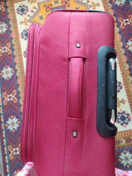 Чемодан бордовый