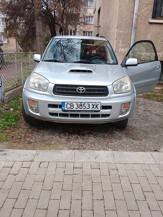 Продавам Тойота Rav4