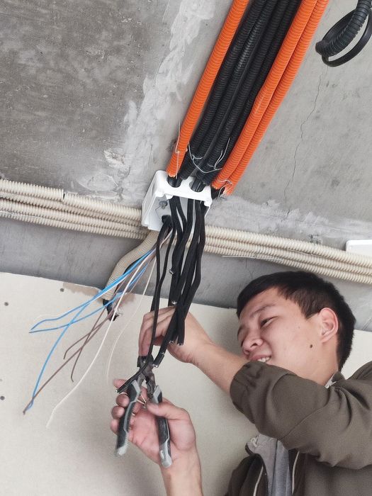 электрик монтажник