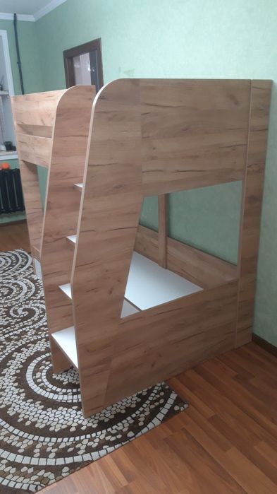 Двухьярусная кровать.