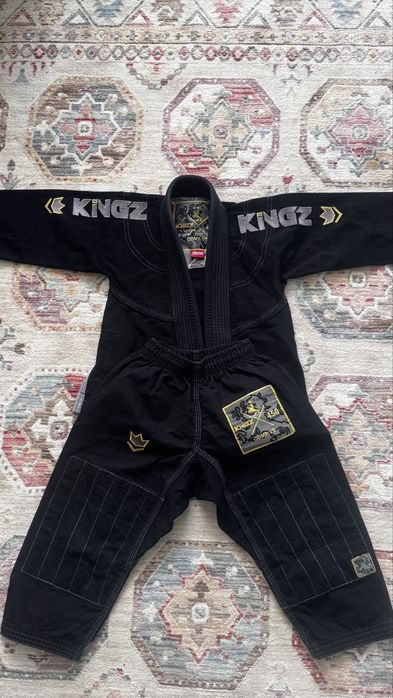 Продам детское кимоно КИНГЗ м0000