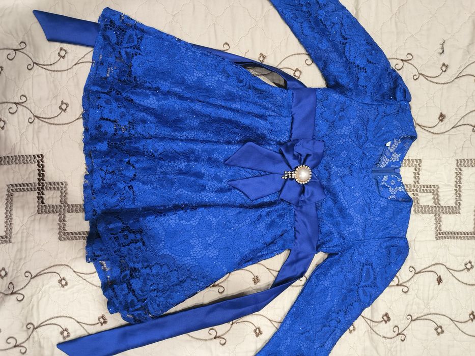 Отдам за шоколадку платья