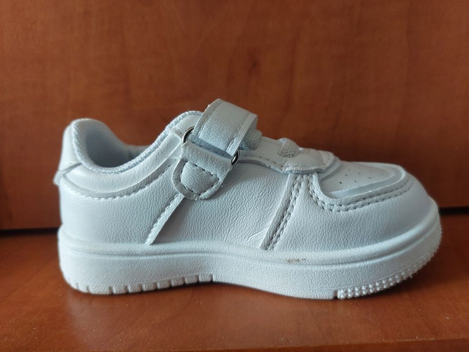 Vând pantofi sport copii