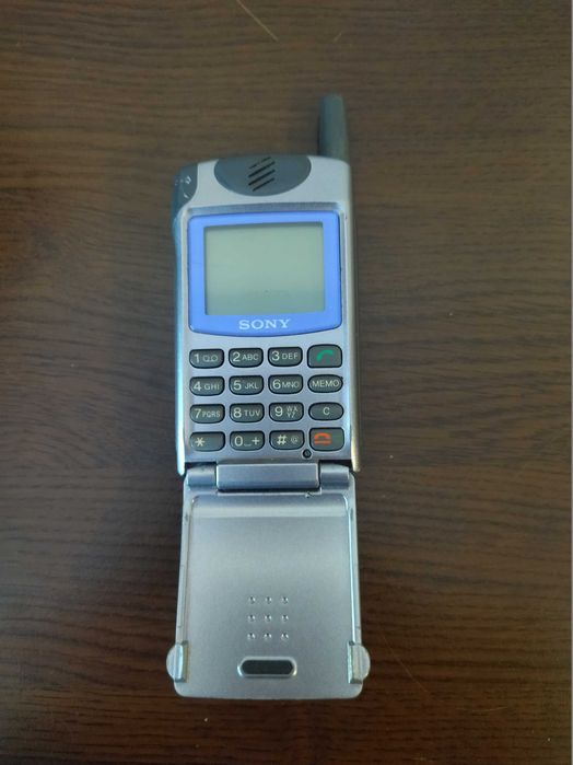 Продавам телефон/GSM SONY CDM-Z5