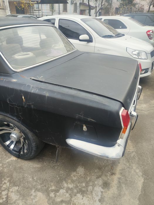 Volga 2401 yili 1983 qora matviy