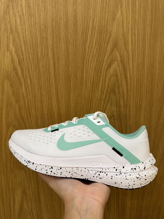 Кроссовки женские