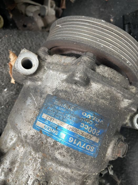 Компресор климатик  и динамо - алтернатор за volvo v50 s40 1.6 hdi