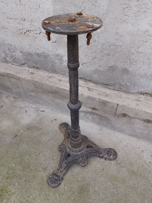Măsura cafea  / piedestal vechi  din fonta masiva