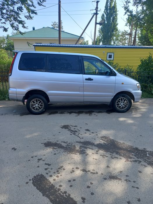 Toyota Noah продам