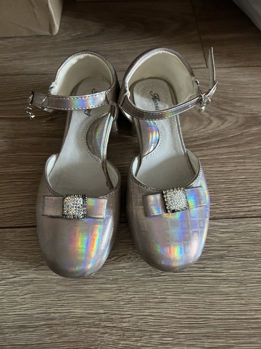 Продам обувь для девочек