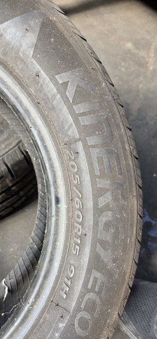 Гуми 2бр 205/60/15 - 1бр  - 55лв