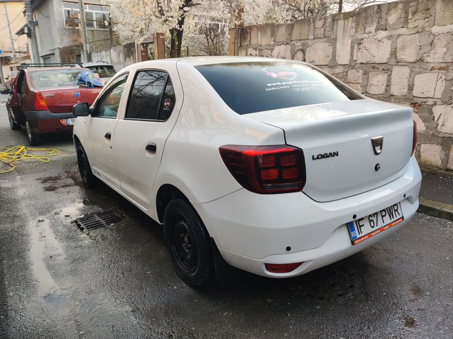 Vând Dacia Logan