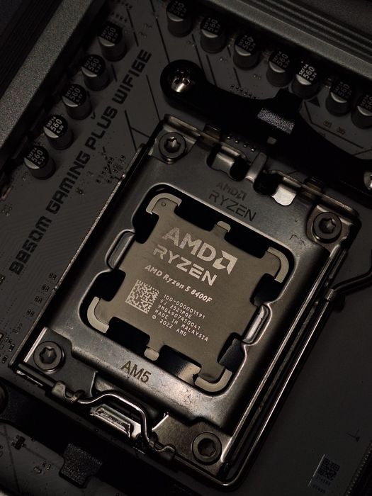 Procesor AMD AM5 Ryzen 5 8400f, aproape nou, full box