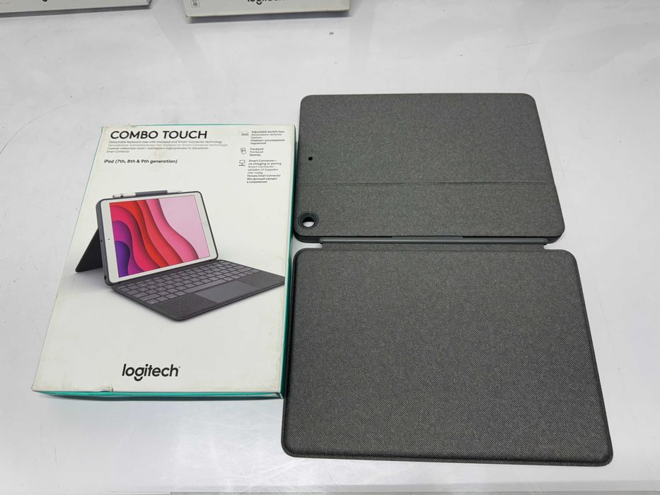 Kлавиатура - Logitech Combo Touch iPad 7 , iPad 8 , iPad 9