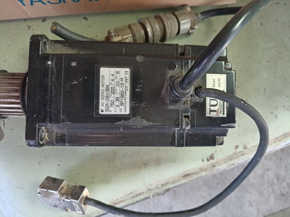 Vând motoare (cnc)si alte care se vad in poze