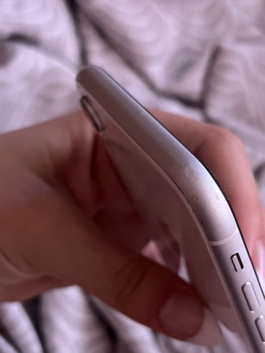 iPhone XR 64GB бял