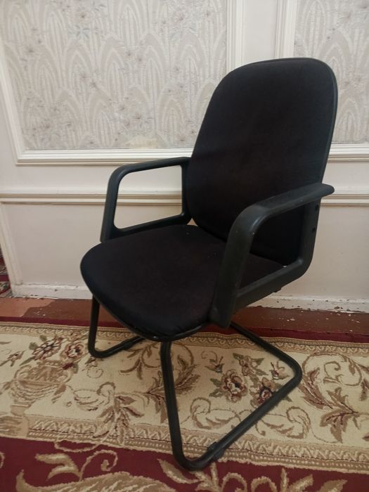 Срочно продается офисные кресло б/у