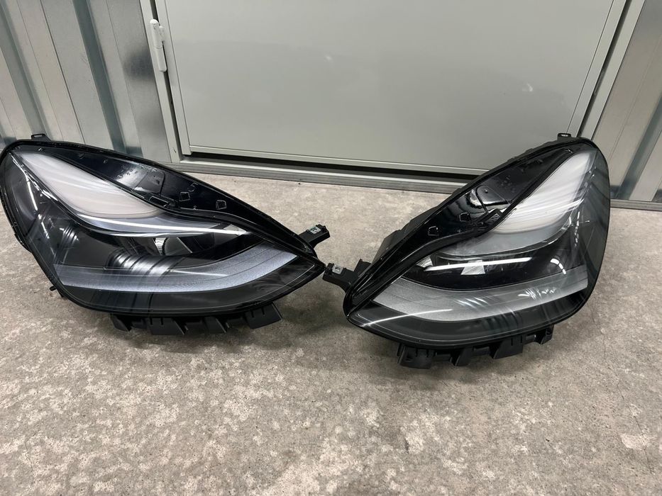 Фарове за Тесла различни видове