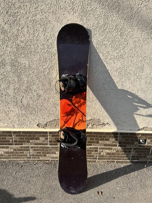 Сноуборд с креплениями