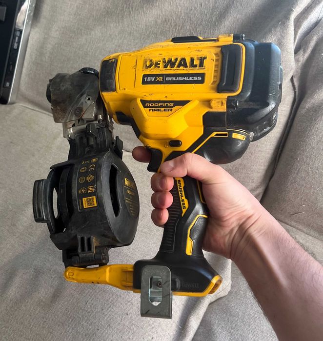 Pistol cuie acoperis DeWalt DCN45RN 18V XR Brushless
