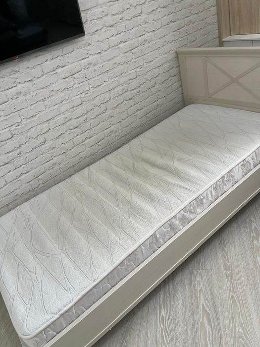 кровать б/у 90 на 200