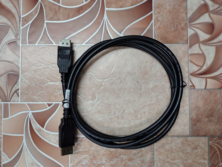 Активный USB-удлинитель, разные кабеля.