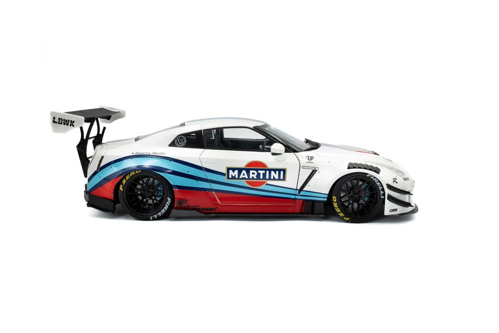 Macheta Nissan GT-R (R35) cu Liberty Walk Body Kit 2.0 1:18 Solido