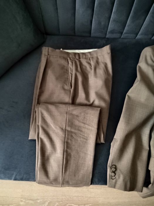 Vând costum 2 piese mărimea 48