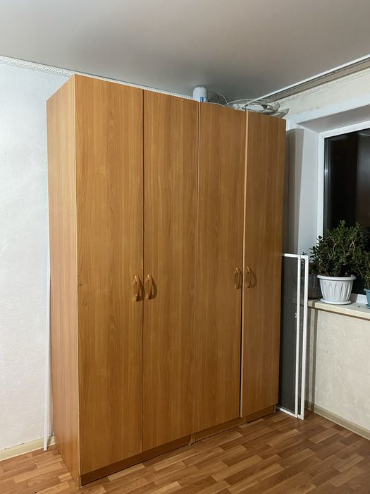 Продам 2 шкафа срочно