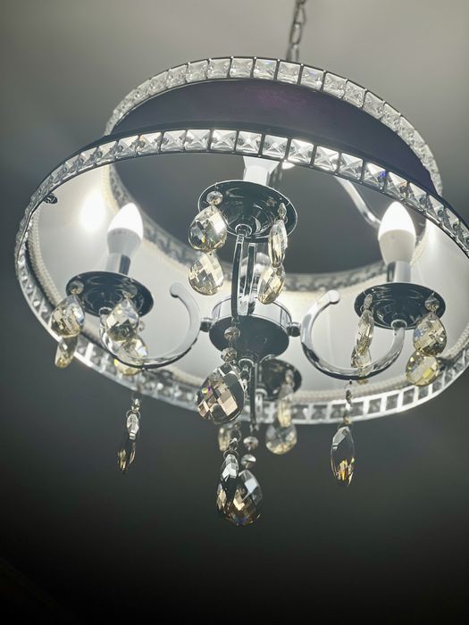 Продам  шикарную Люстру