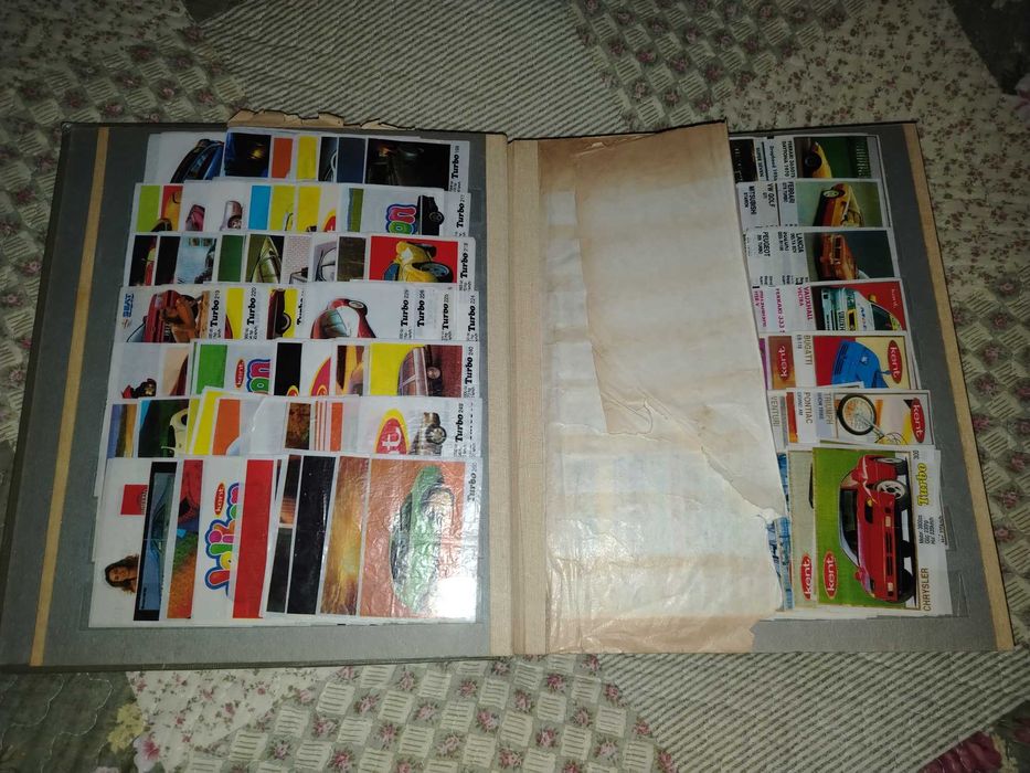 Коллекция вкладышей от жвачки. Альбом. Более 1500 штук.