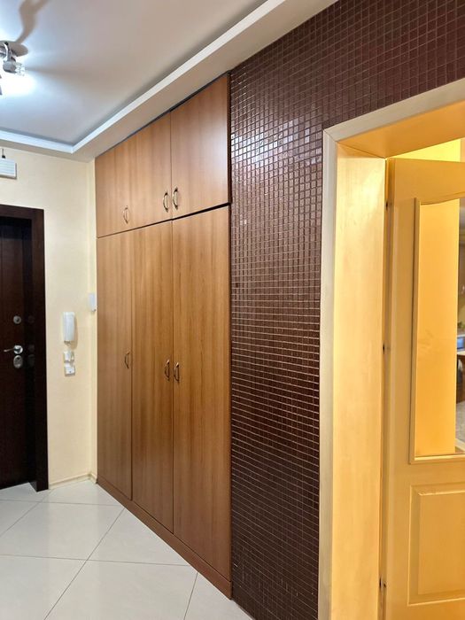 Дава се под наем Четиристаен апартамент в Добрич, Център - 140 кв.м за 298.86 € - Снимка #19