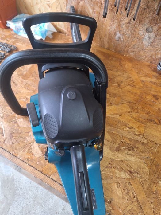 Vând Makita EA3201S