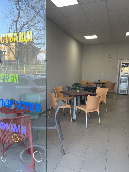 Отдава се под наем помещение гр. А-д /подходящо за магазин, офис/