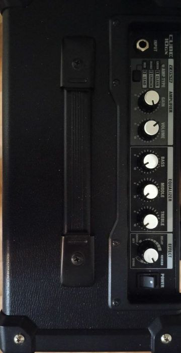 Электрогитара Behringer с комбоусилителем